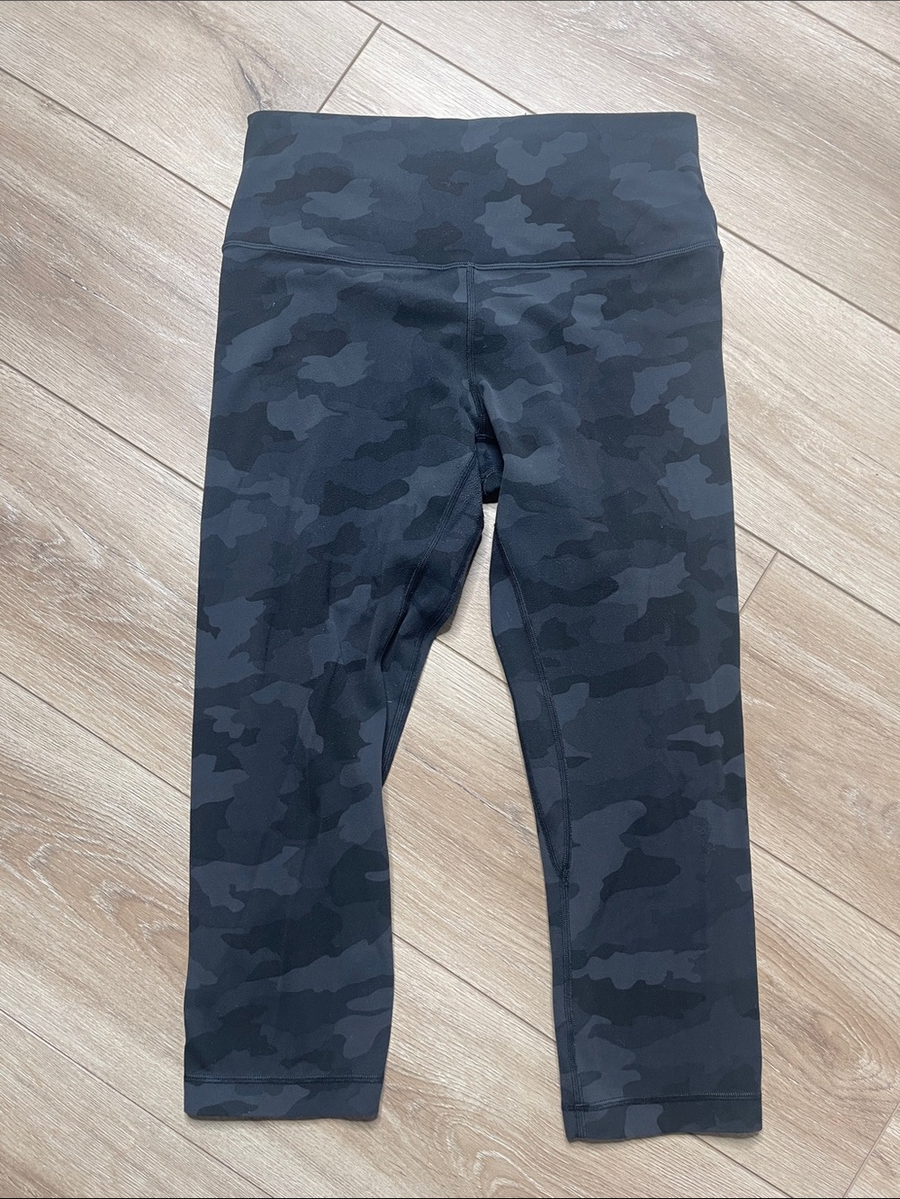 Lululemon camo crop capri leggings size 10